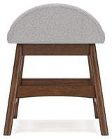 Foam cushioned seat on Lyncott chair