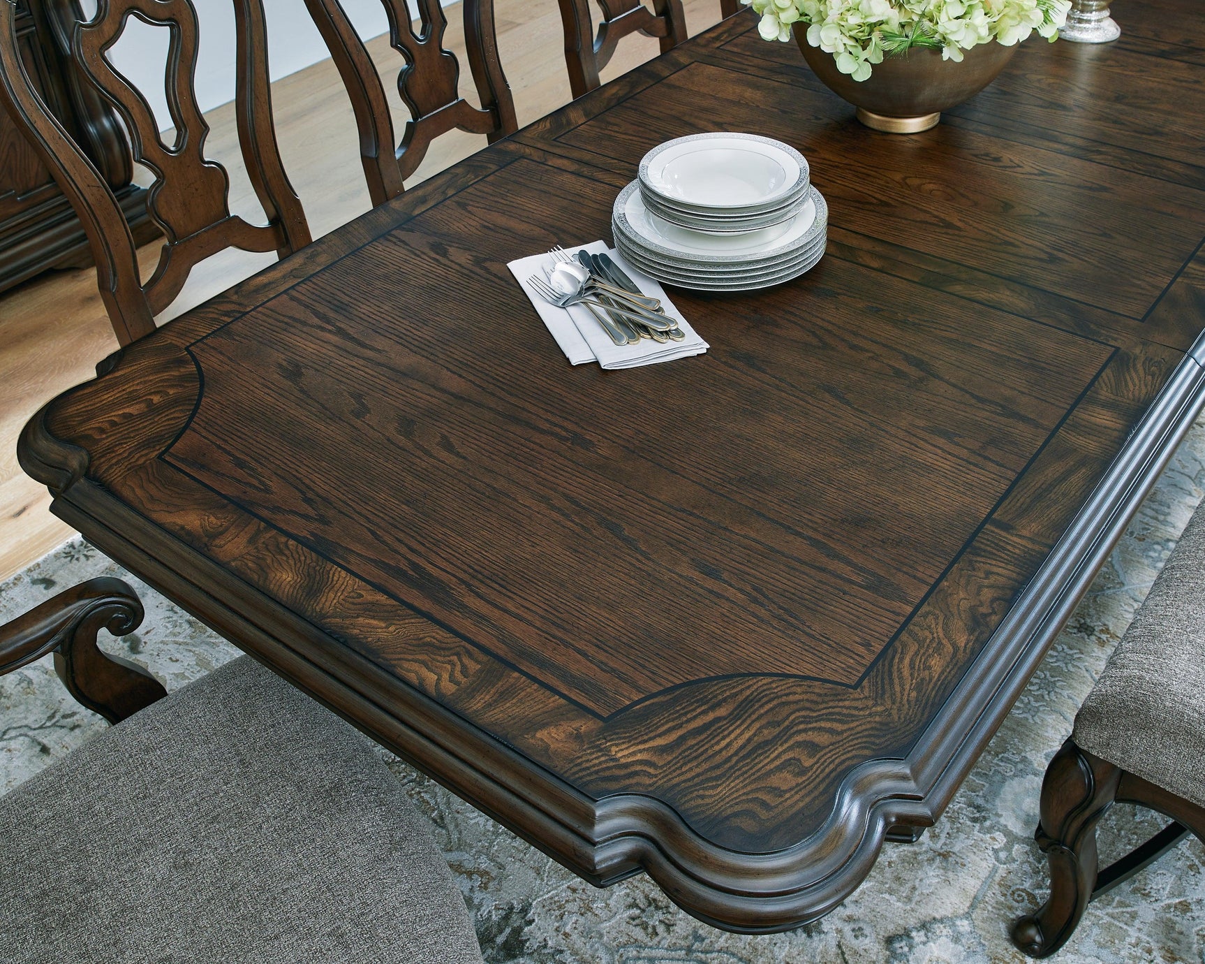 Maylee Table removable leaf feature