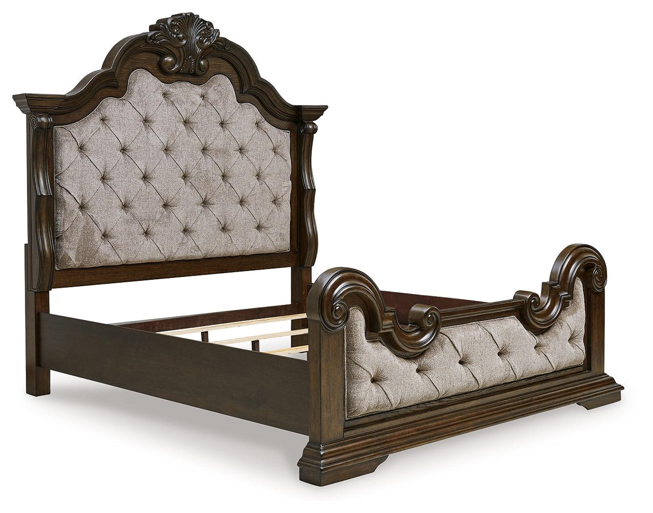 Maylee bed footboard and side view