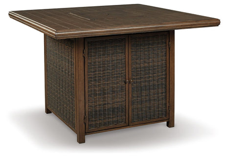Rust-proof aluminum frame with handwoven resin wicker details