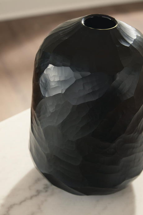 Ryanford Black Vase detail view
