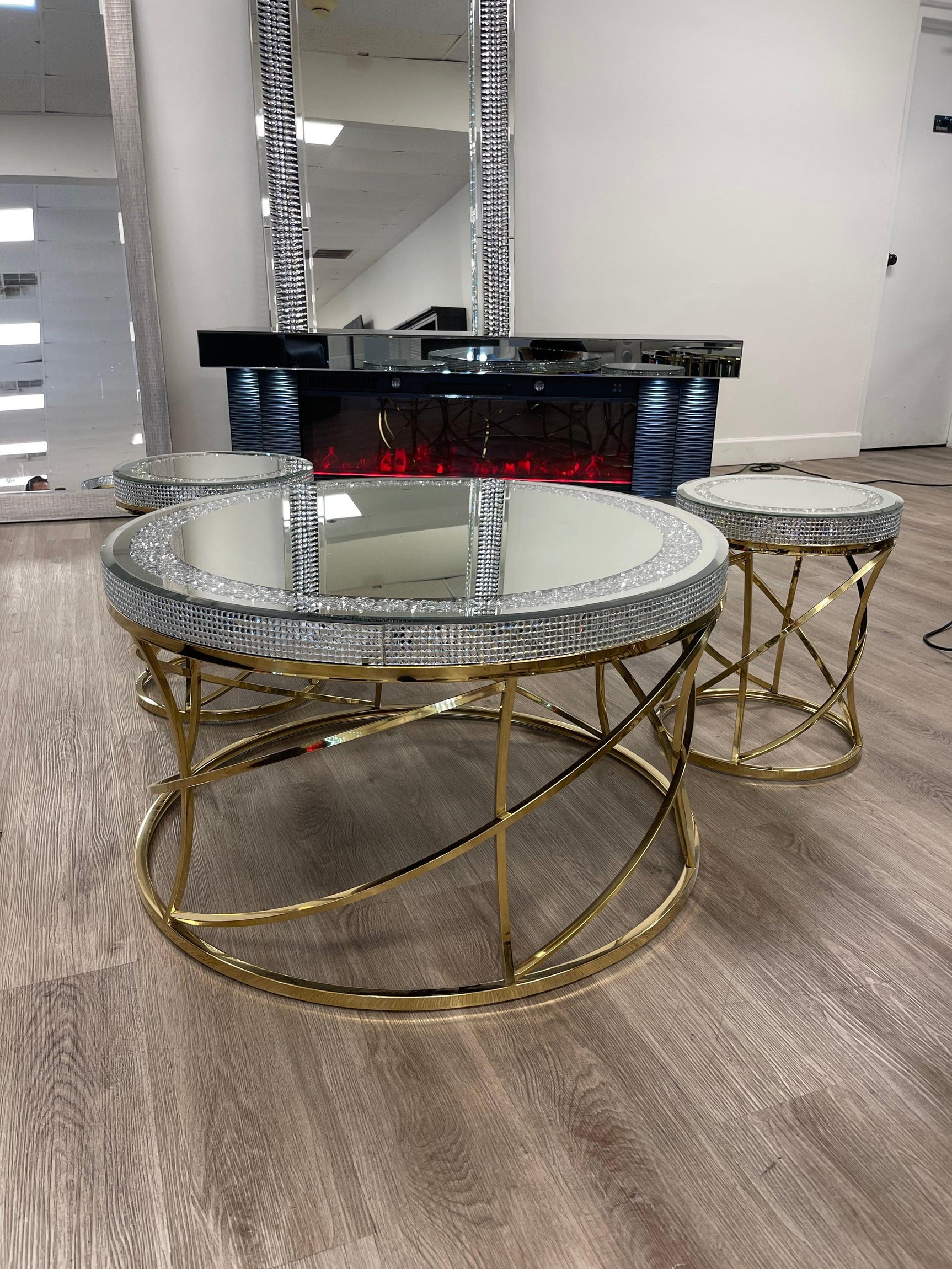 Close-up of Asona table mirror finish surface