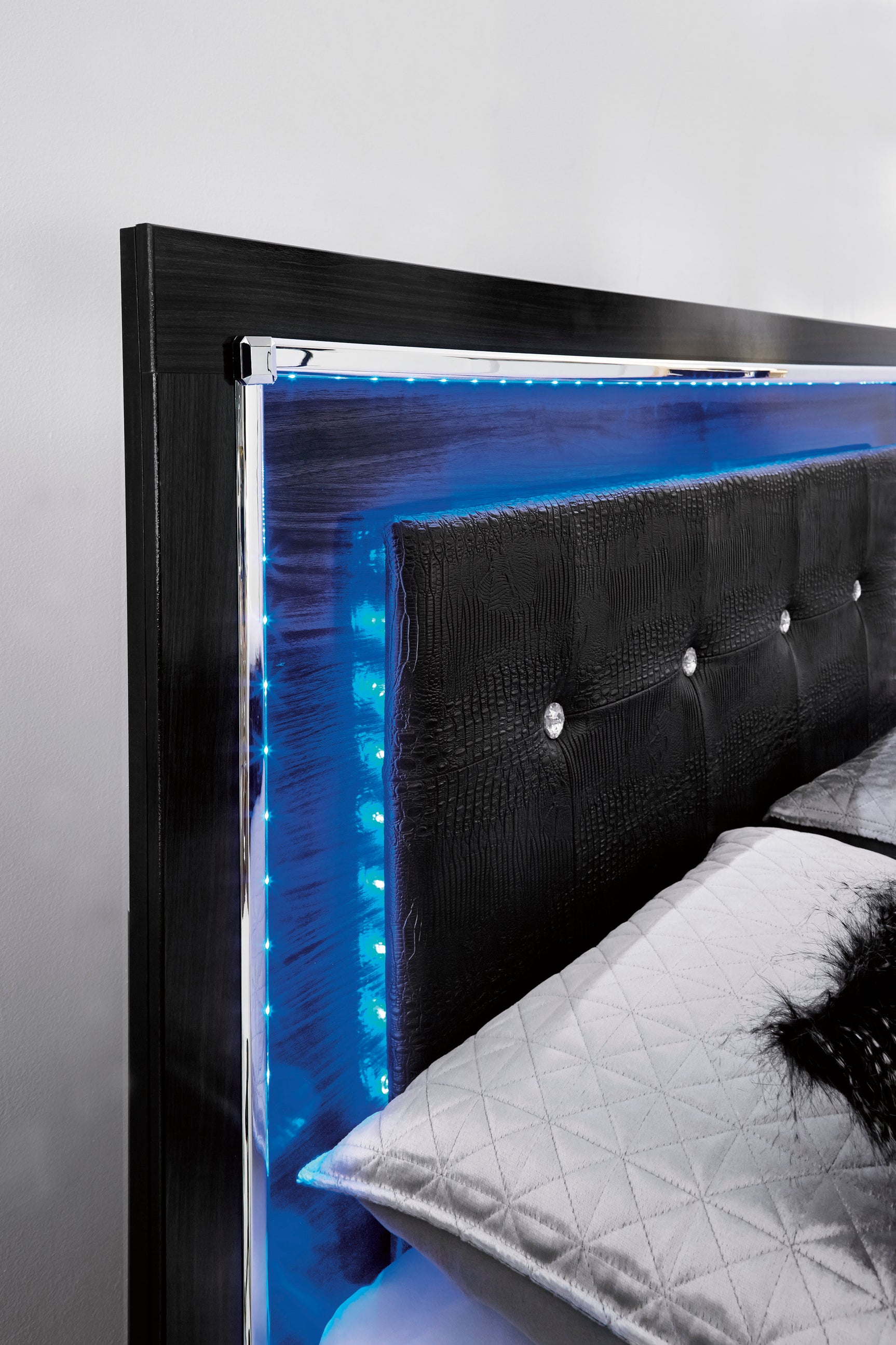 Side view of Kaydell Black Upholstered Storage Panel Bedroom Set bed