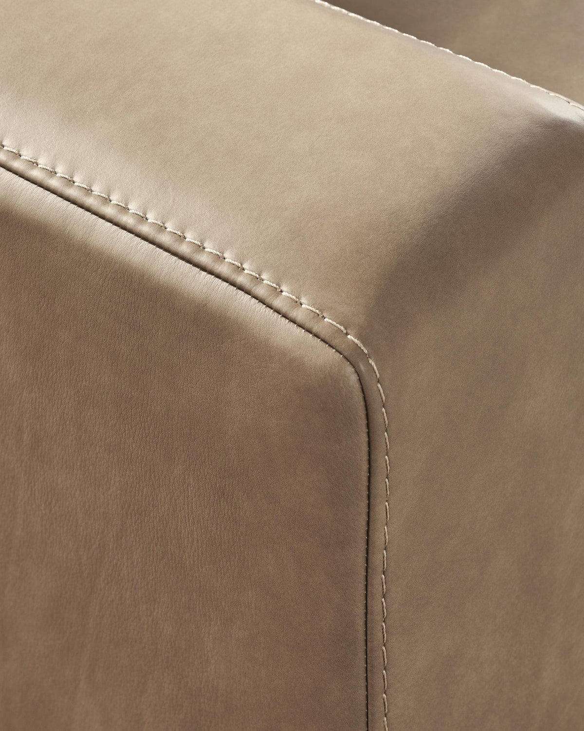 Veronella Sahara Leather 5-Piece Sectional with Chaise - image 3